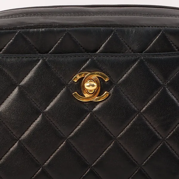 Chanel Around 1995 Made Trun-Lock Logo Charm Chain Bag Black