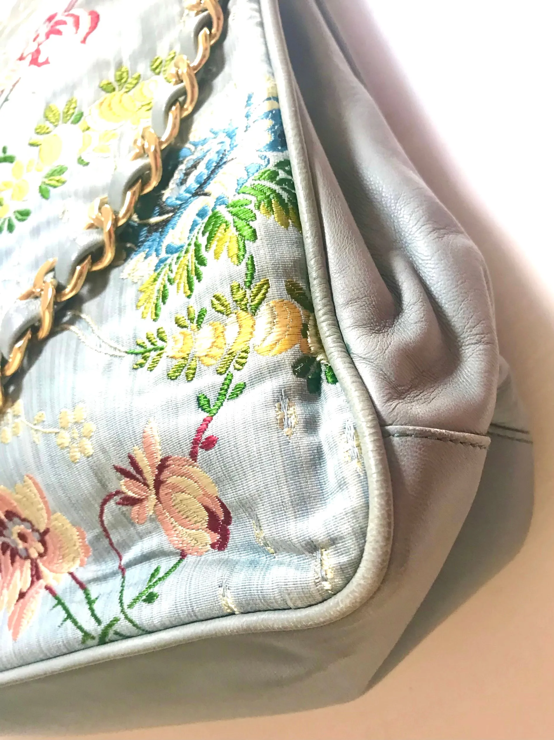 Vintage CHANEL Japanese kimono design jacquard fabric and blue leathers shoulder bag with golden CC charm. One-of-a-kind purse. 0405031re3